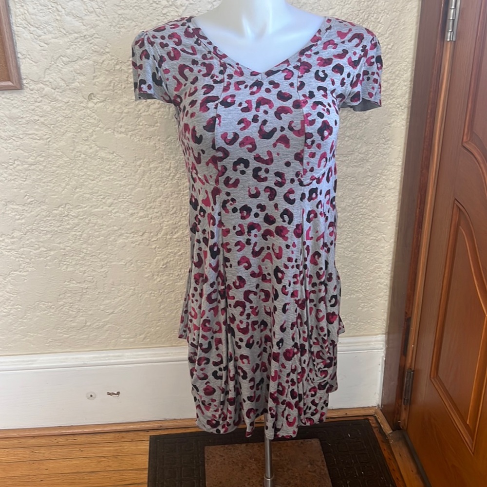 Kensie Dress/Size: Medium has pockets